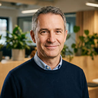Foto de perfil de James Mitchell, identificado como Diretor Executivo na plataforma Sólido Quinhança